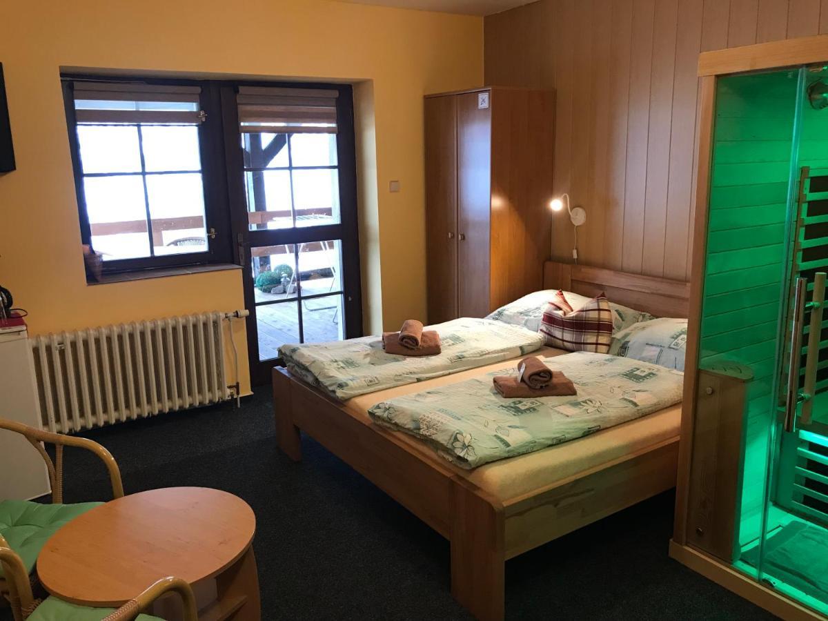Pension Aura Spicak, Nektere Pokoje Se Saunou Железна-Руда Экстерьер фото